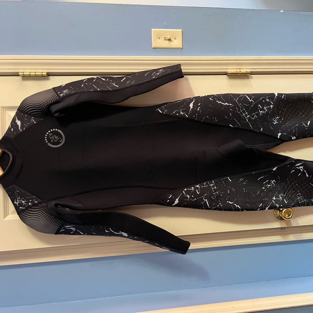 Brand New Seavenger 3mm wetsuit